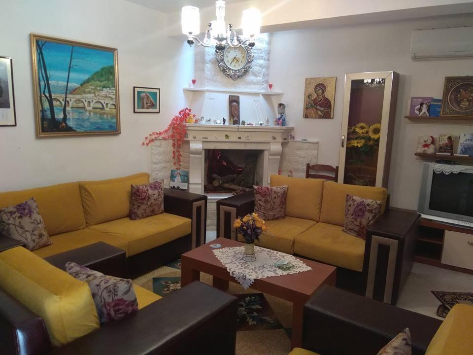 Guesthouse Hlias Gloria Berat Esterno foto