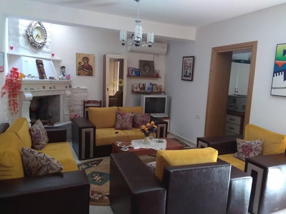 Guesthouse Hlias Gloria Berat Esterno foto