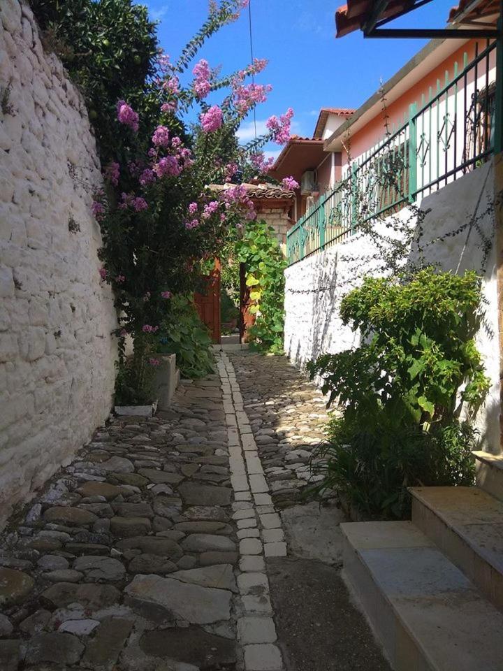 Guesthouse Hlias Gloria Berat Esterno foto