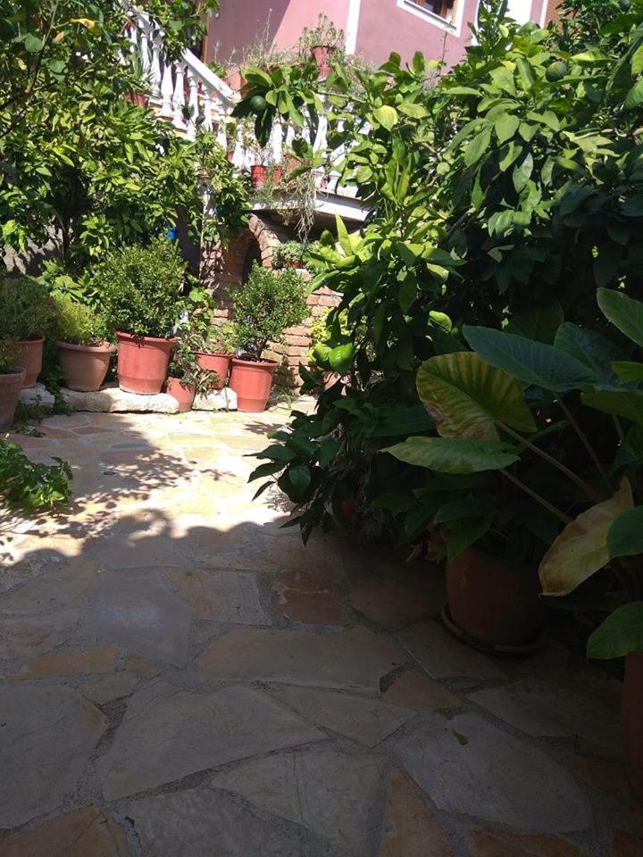 Guesthouse Hlias Gloria Berat Esterno foto